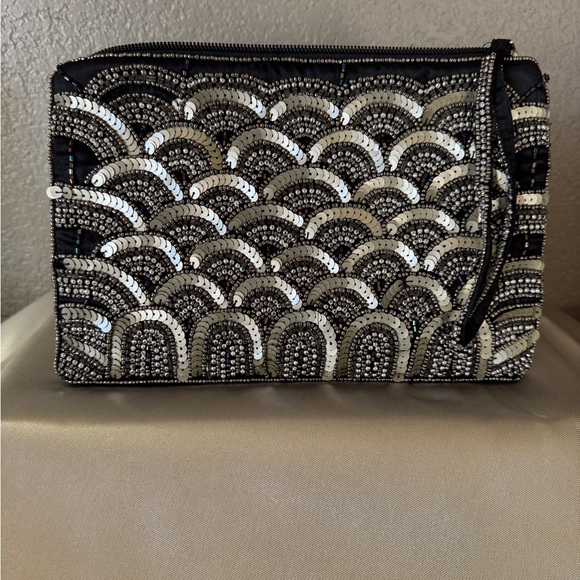 RSVP Handbags - RSVP Black and Silver Clutch